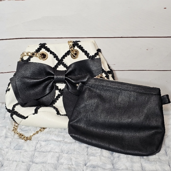 Betsey Johnson Black and White Bow Bag with Makeup Pouch - Picture 3 of 16